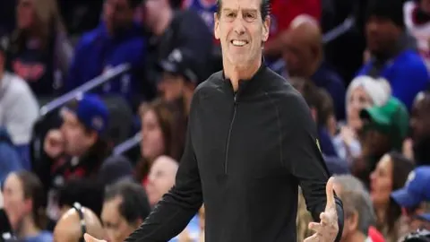 76人惨遭猛龙横扫，东部排名滑落至第三，三巨头组合沦为笑料