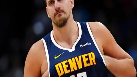 埃切维里告别家人，携女友加盟曼城一线队启程